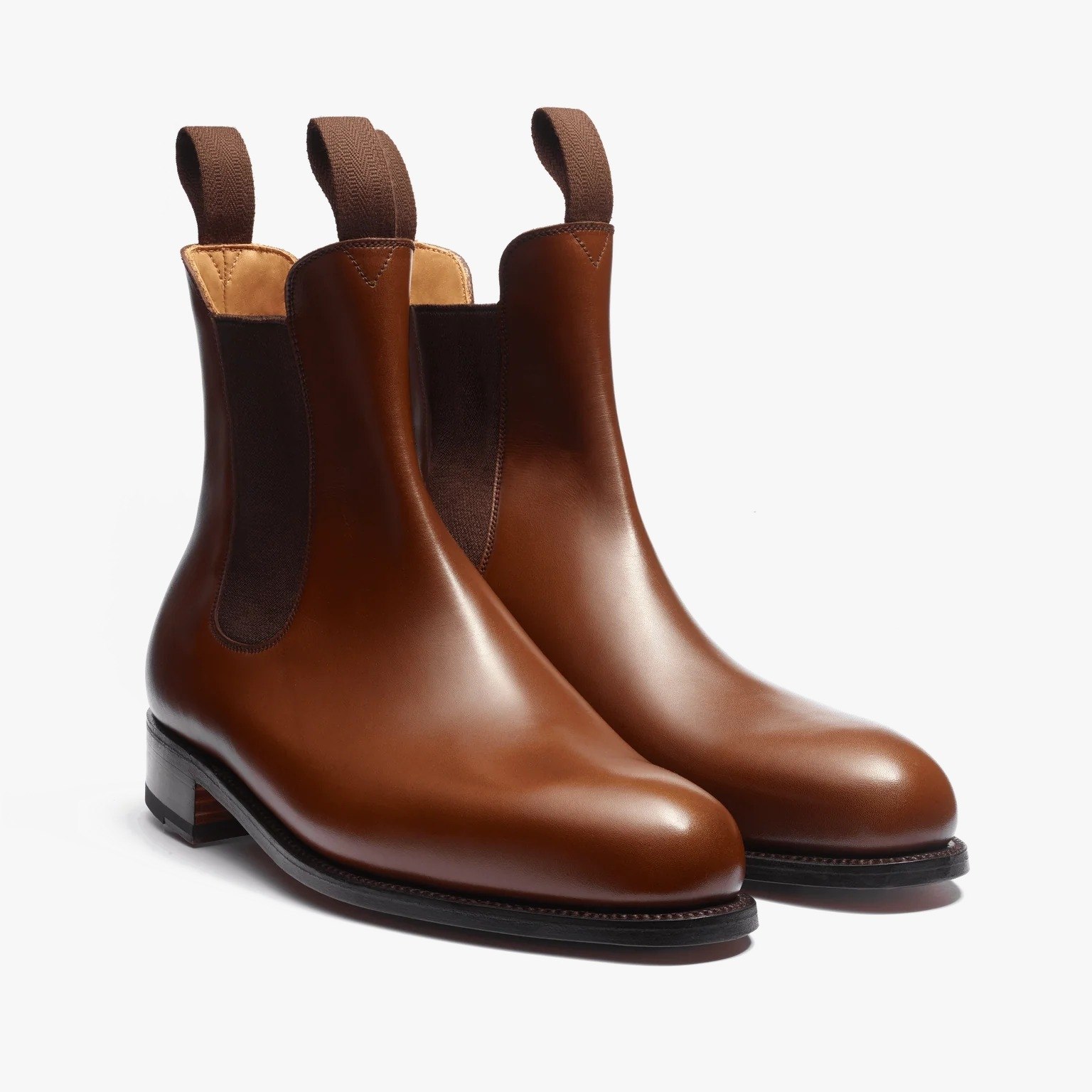 J.M. Weston Bottine Chelsea en cuir marron disponible chez Paris Kin Shopping à Kinshasa