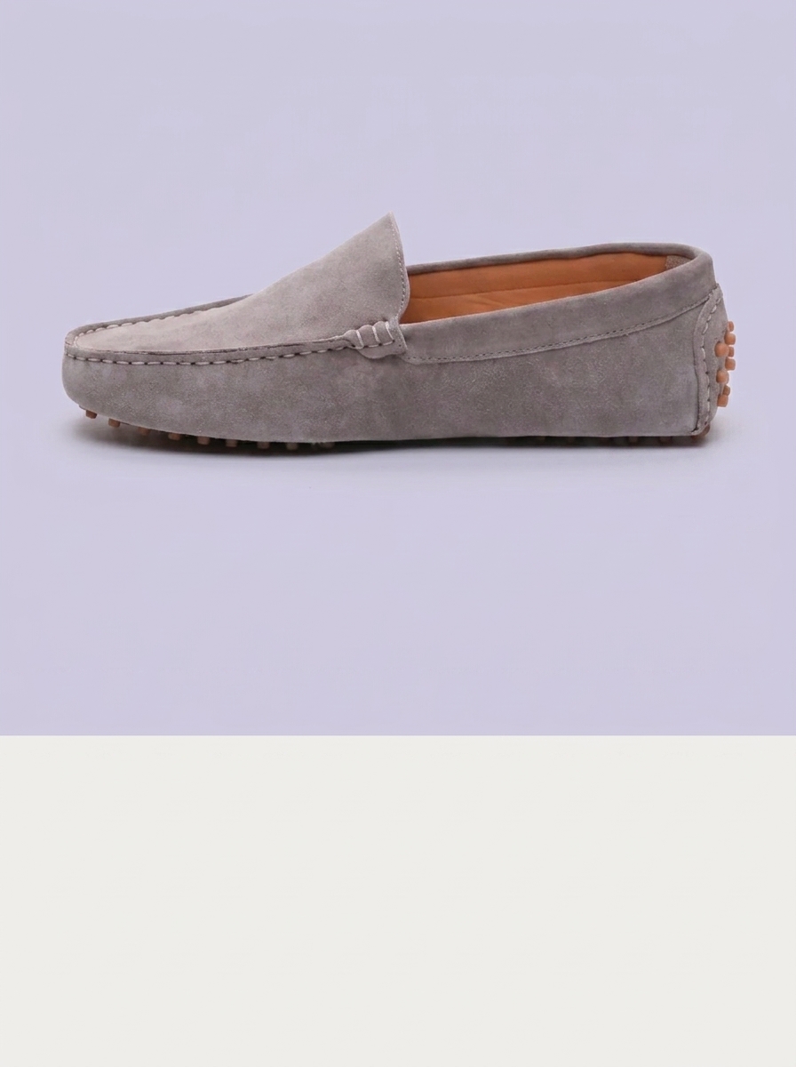 John Scott – Mocassins Cambridge en cuir suédé gris clair disponible chez Paris Kin Shopping à Kinshasa