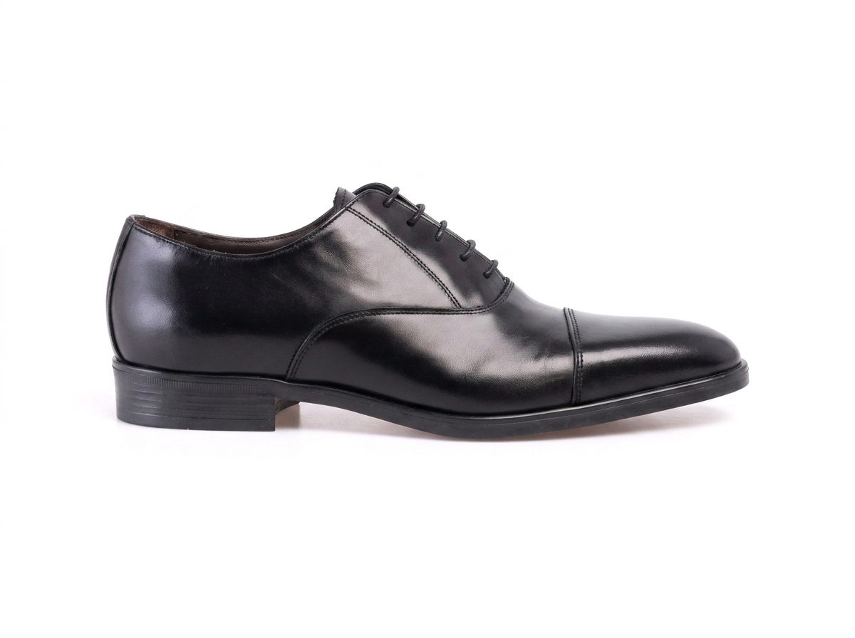 Testoni – Richelieu en cuir noir disponible chez Paris Kin Shopping à Kinshasa
