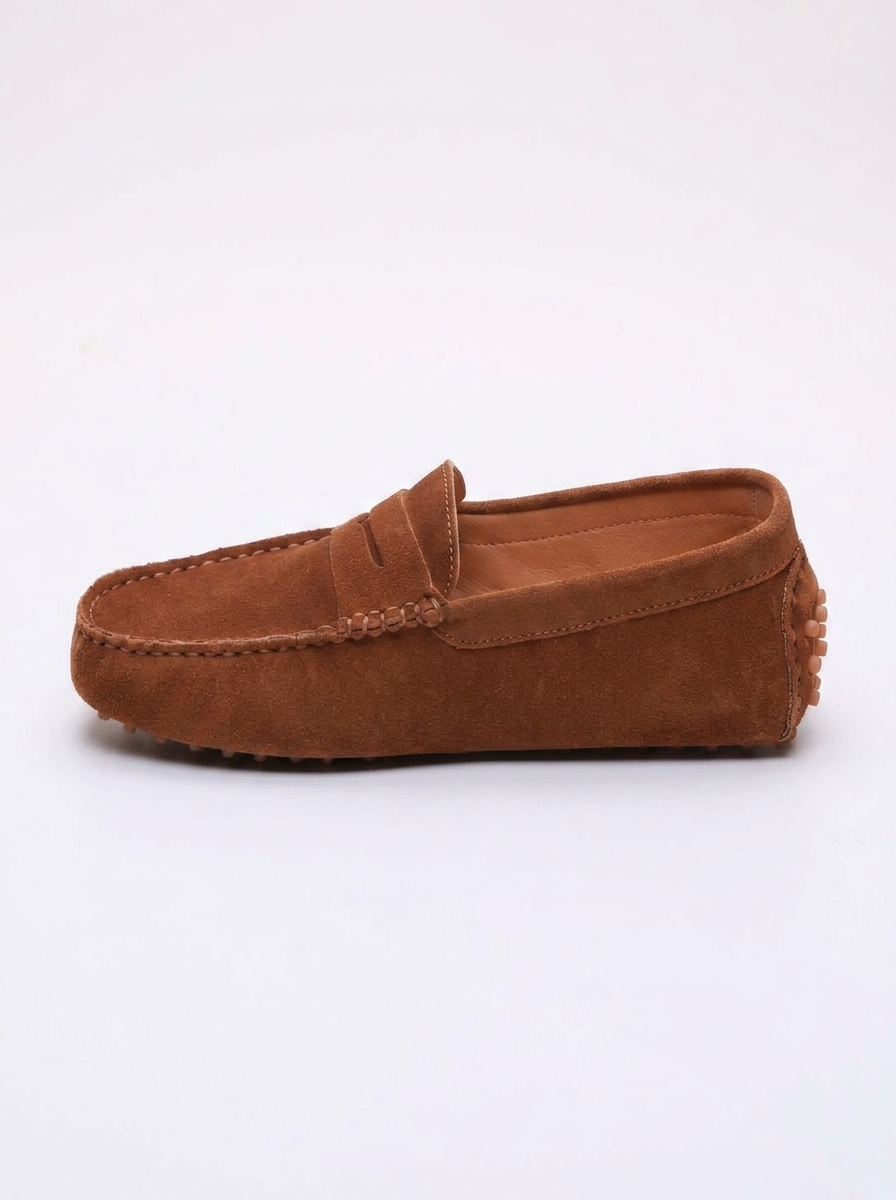 John Scott – Mocassins Wales en cuir suédé marron clair disponible chez Paris Kin Shopping à Kinshasa