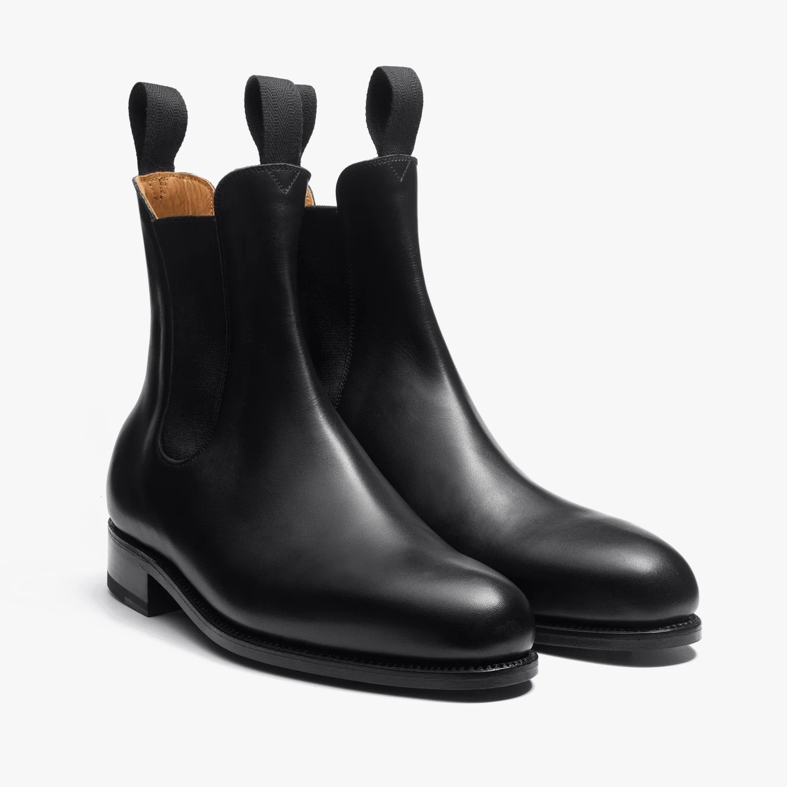 J.M. Weston Bottine Chelsea en cuir noir disponible chez Paris Kin Shopping à Kinshasa