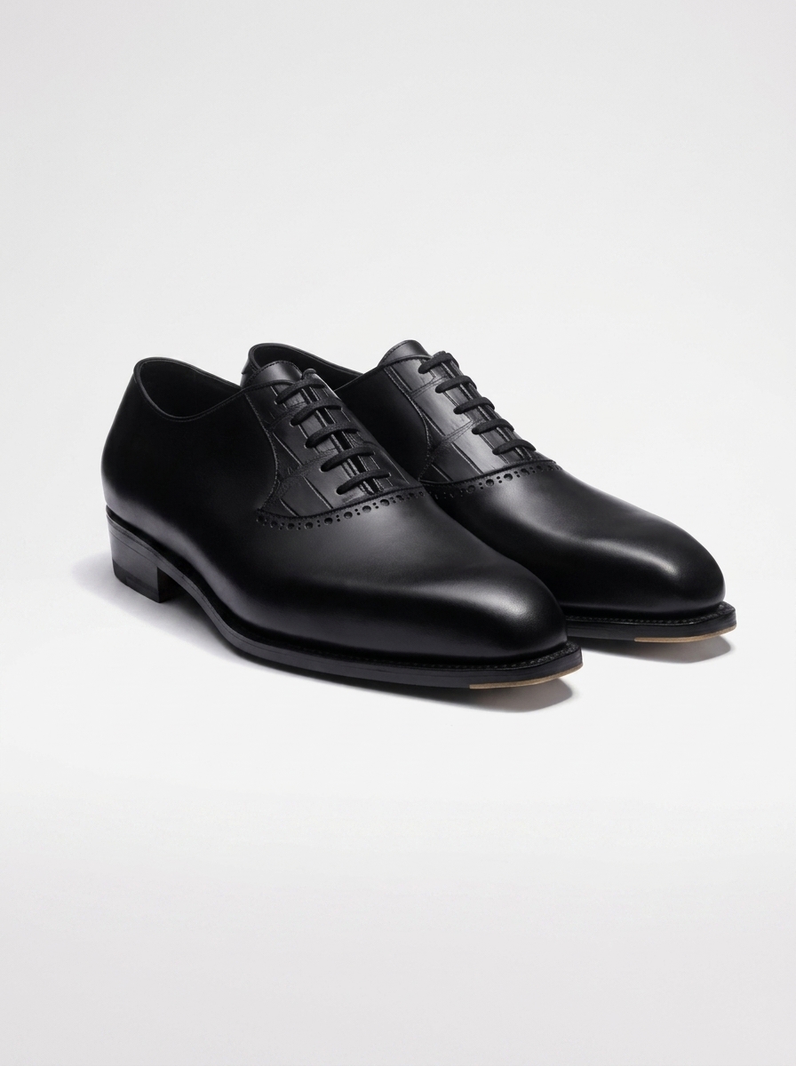 J.M. Weston – Richelieu à plastron perforé Fusain disponible chez Paris Kin Shopping à Kinshasa
