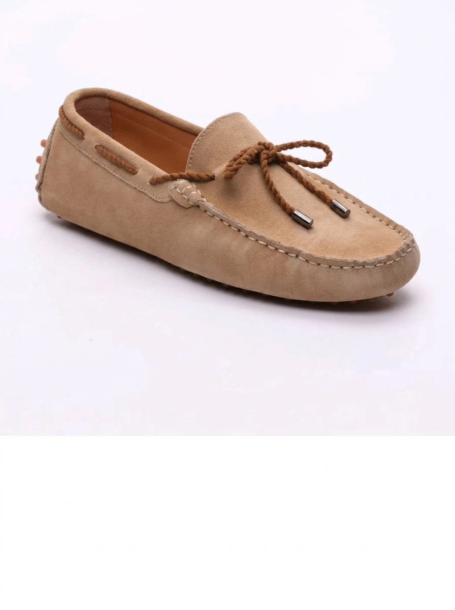 Charles & Smith – Mocassins Butler en cuir suédé beige disponible chez Paris Kin Shopping à Kinshasa