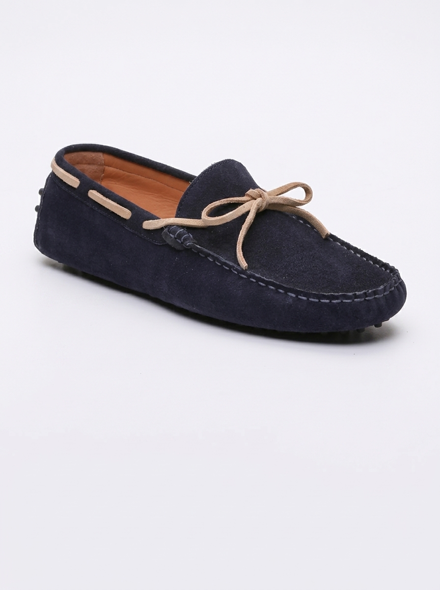 John Scott – Mocassins Cornwall en cuir suédé bleu marine et beige disponible chez Paris Kin Shopping à Kinshasa