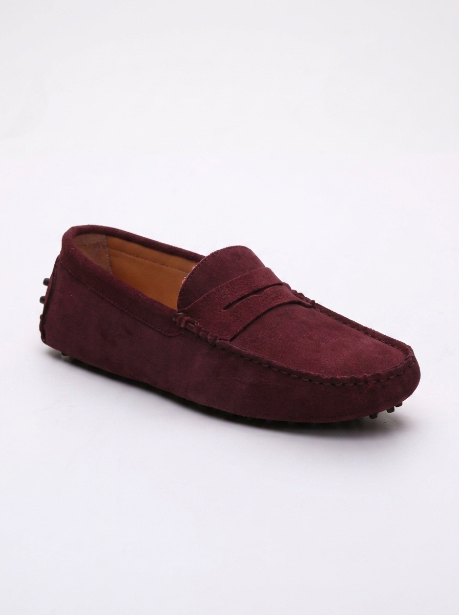 John Scott – Mocassins Wales en cuir suédé violet foncé disponible chez Paris Kin Shopping à Kinshasa